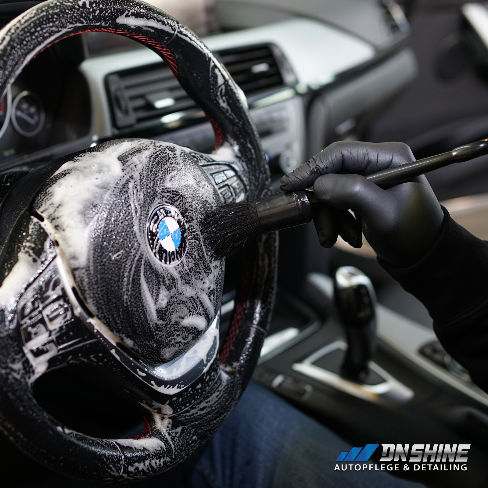DN-SHINE Giessen Lenkrad sauber machen